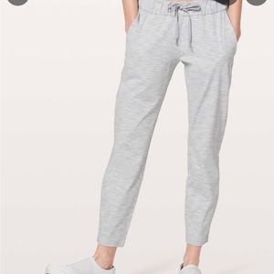 Lululemon On The Fly pant 25”